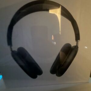 Black air pod pro max